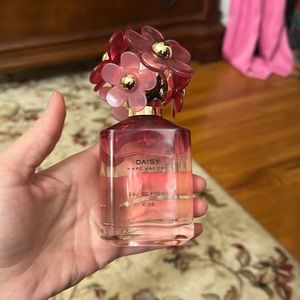 Daisy Marc jacobs eau so fresh KISS